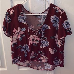 Kendall & Kylie croped floral short sleeve shirt